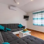 1 Bedroom In Pavicini